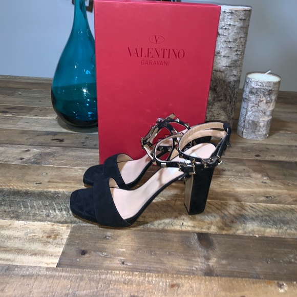 Valentino Garavani Rockstud Ankle Strap Sandals - Picture 5 of 8